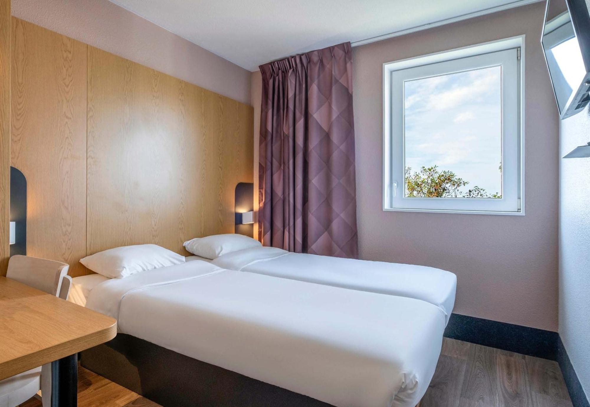 B&B Hotel Niort Marais Poitevin Est Exteriör bild